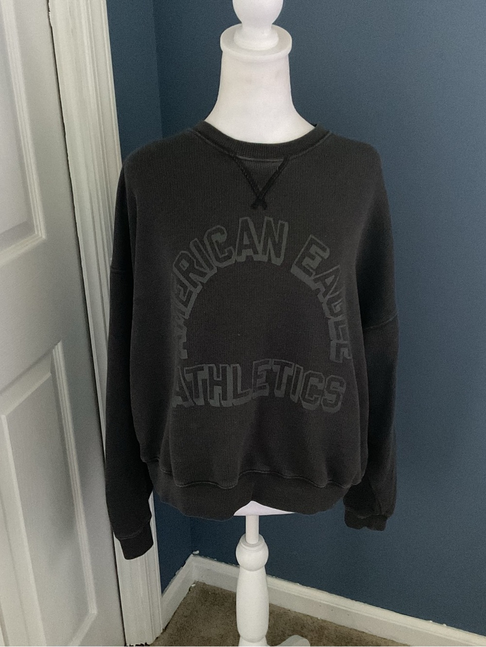 American Eagle Outfitters Black Crewneck Sweatshirt with Subtle Logo